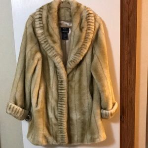 Dennis Basso SMALL faux fur coat. Pockets. Golden